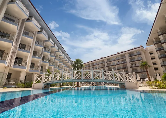 Luxe hotel: Ramada Hotel & Suites By Wyndham Kusadasi