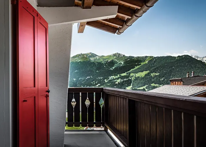 Hotel: Experimental Chalet