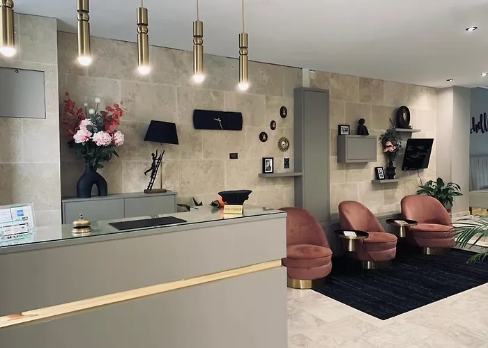 Hotel near College: Hotel Agenor