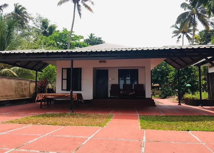 Illikkalam Lakeside Cottages