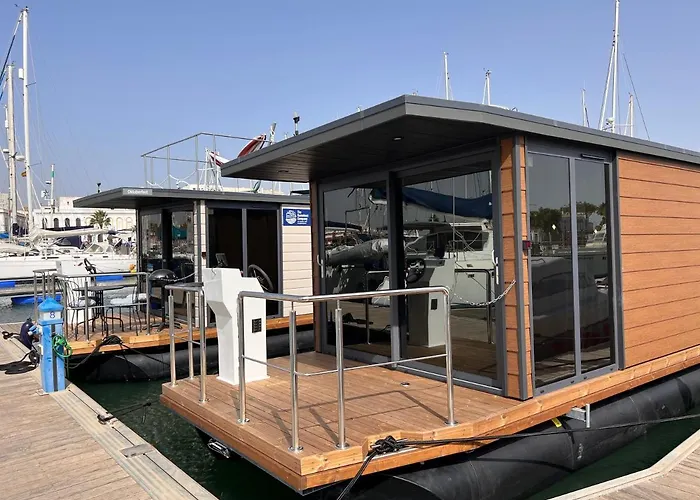 Hotel que admite mascotas: Casas Flotantes - Boatvillage