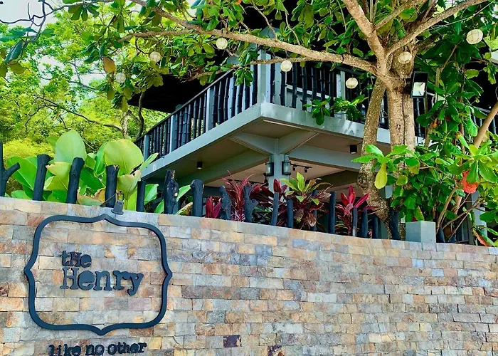 The Henry Resort Taramindu Laiya