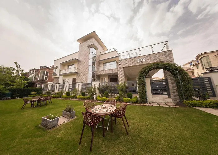 Resort: Canadian Inn Islamabad