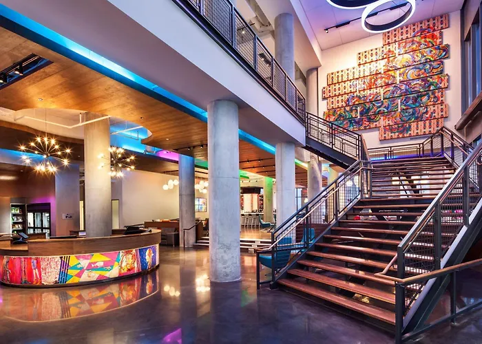 4 star hotel: Aloft Boston Seaport District