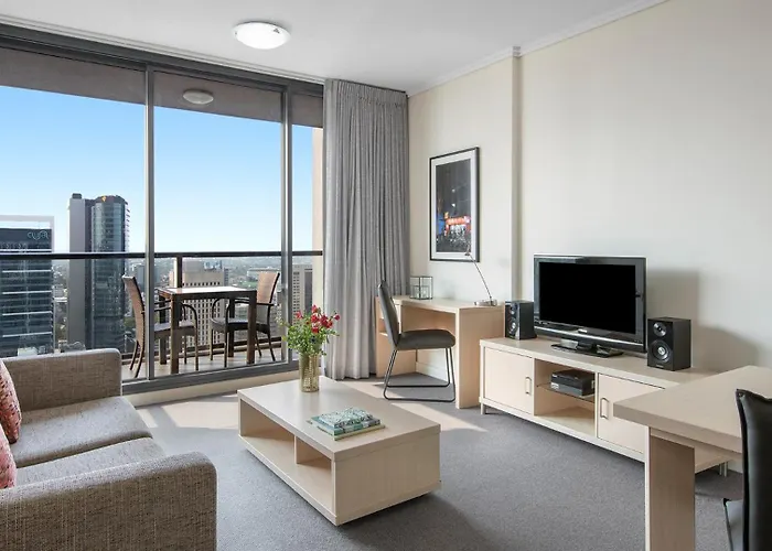 Hotels with pool Oaks Brisbane On Charlotte Suites