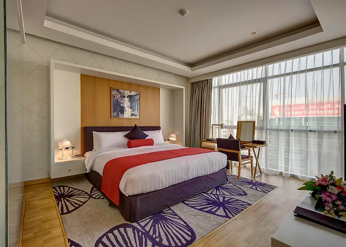 Hotel met zwembad: Royal Continental Hotel - Dubai Airport