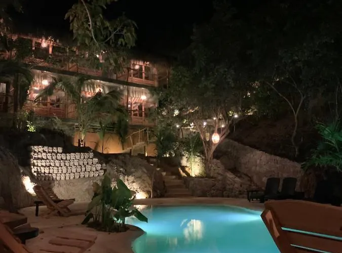 Cocos Hotel