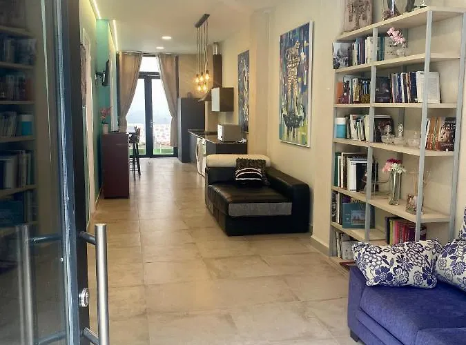 Hotel cerca del colegio: La Macarena