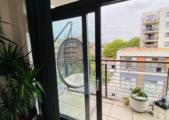 Vakantieverhuur: Cosy 1 Bedroom Apartment With Balcony Near Chiswick
