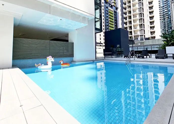 Hotels with pool Oaks Brisbane On Charlotte Suites
