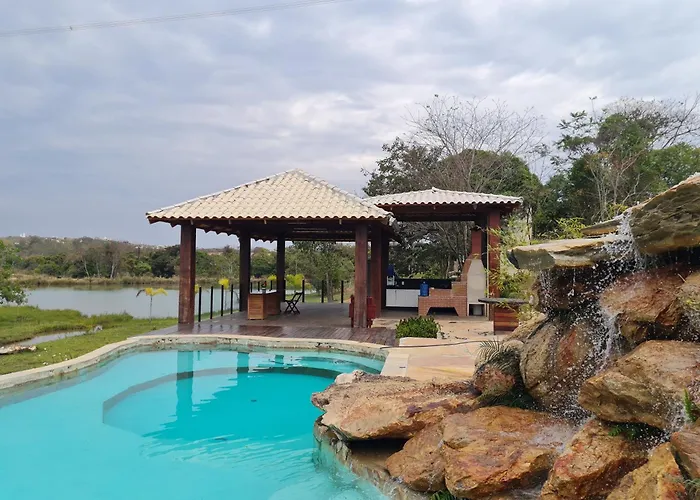  Chalé defronte Lagoa na Serra do Cipó próximo a Cachoeira Grande, Cachoeira do Pedrão e Cachoeira Véu da Noiva