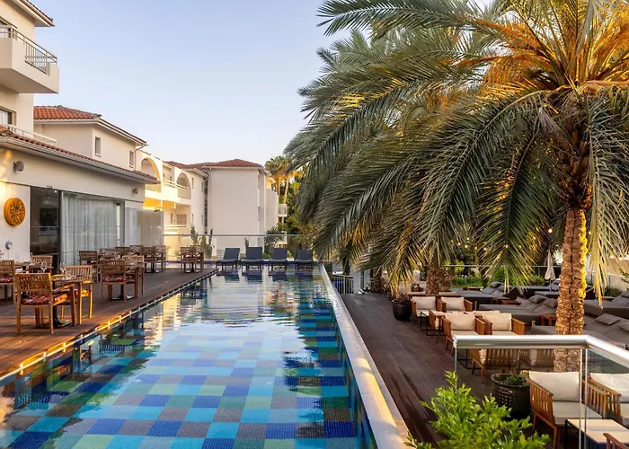 Central hotel: King Jason Paphos - Designed For Adults By Louis Hotels
