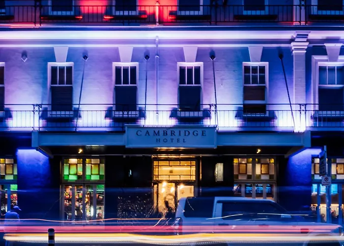 Hostel: The Cambridge Hotel & Backpackers