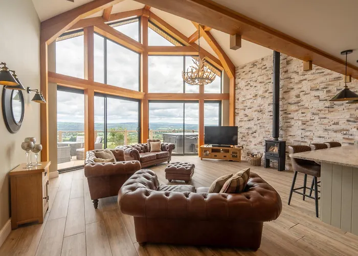 Pet Friendly hotel: Valley View Lodge Sleeps 8 With Hot Tub