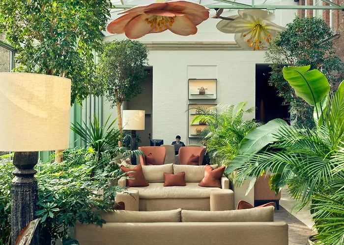 Hotel Jacuzzi: Botanic Sanctuary Antwerp - The Leading Hotels Of The World
