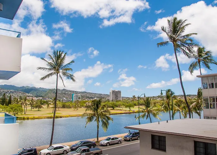 Pet Friendly hotel: Holiday Surf Hotel