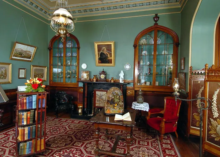 Larnach & Stable Stay