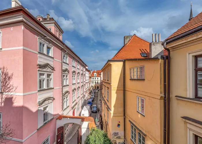 Apartment: 3 Epoques Apartments By Adrez