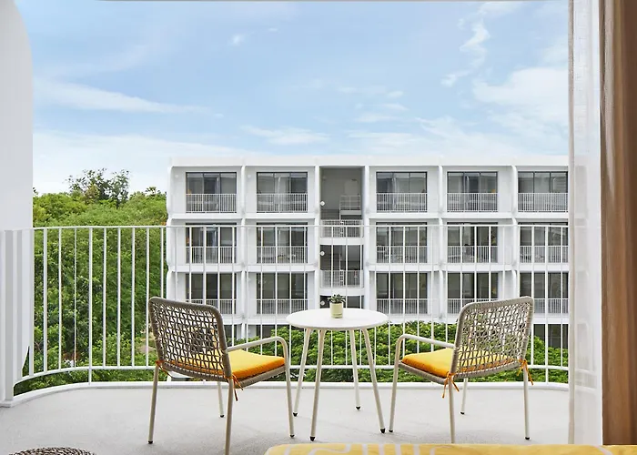 Standard, Hua Hin