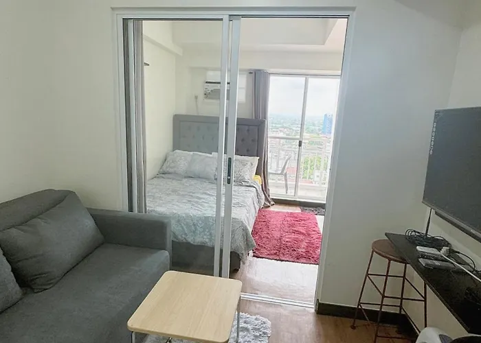 Family Hotel: Satori Residence Condo With Balcony