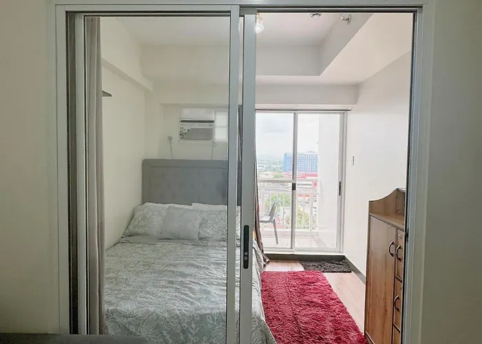 Family Hotel: Satori Residence Condo With Balcony
