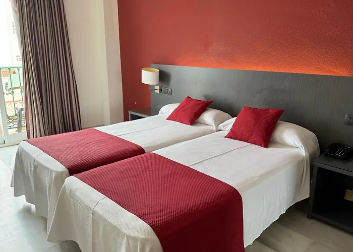 3 sterren hotel: Hotel Nerja Club By Dorobe