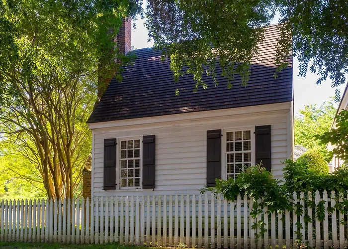 Colonial Houses, An Official Colonial