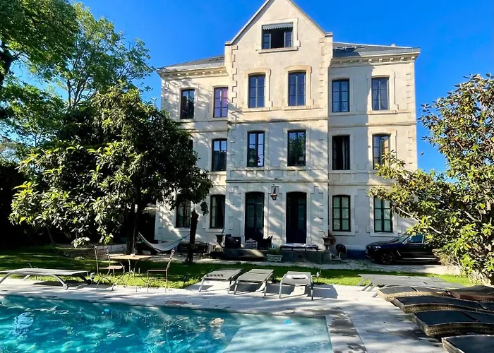 Waterpark Hotel: Demeure Saint Louis Historic Manor, City 700M, Free Parking,A C,Clim,Wifi, City View, Garden