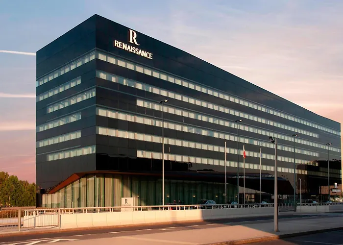 Hotel Con Piscina Renaissance Warsaw Airport
