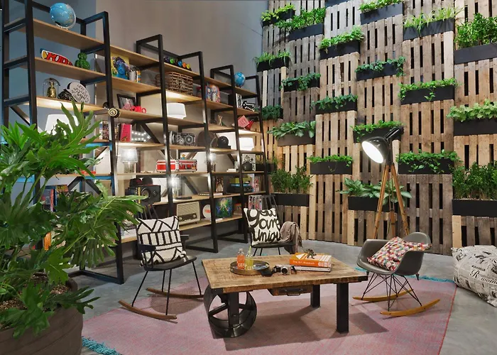 Pet Friendly hotel: Moxy Amsterdam Houthavens