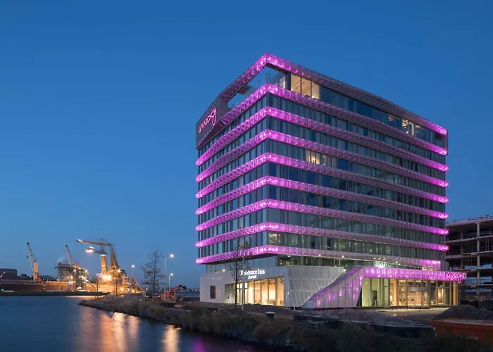 Pet Friendly hotel: Moxy Amsterdam Houthavens