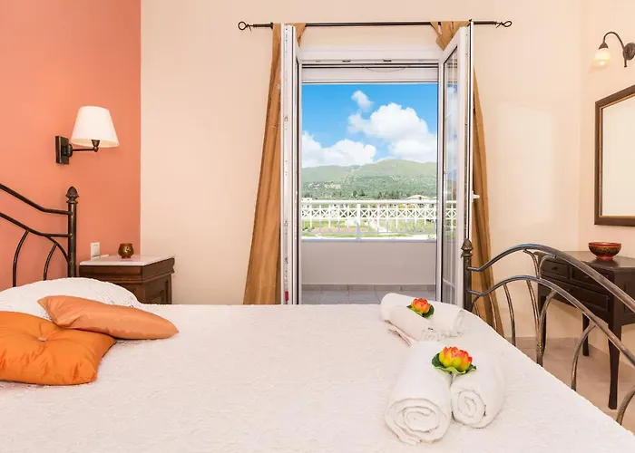 Lorenzo s With Private Pool, 200M From The Beach, By Zantewize