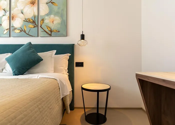 Le Suites Di Costanza