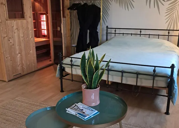 Hotel met zwembad: Home Away