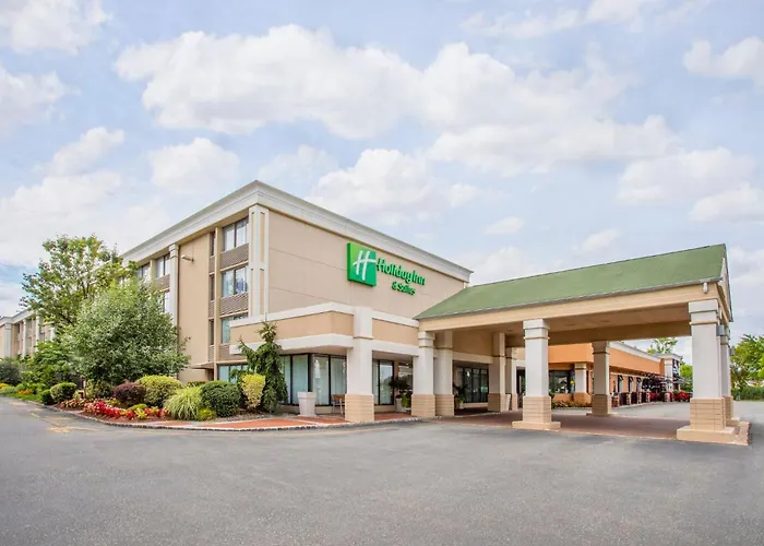 Luxury hotel only: Holiday Inn & Suites Parsippany Fairfield By Ihg