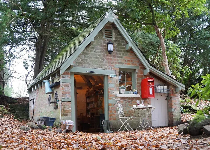 Luxury Woodland Lodge Retreat At Culdees Castle