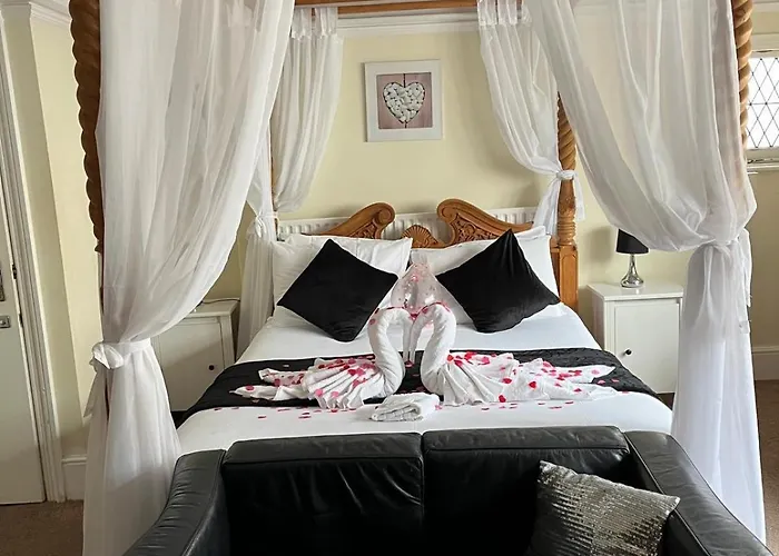 Crown Bar & Guesthouse