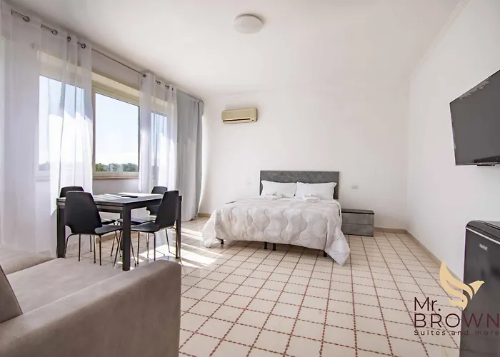 Hotel familiar: Mr Brown Home And Suites