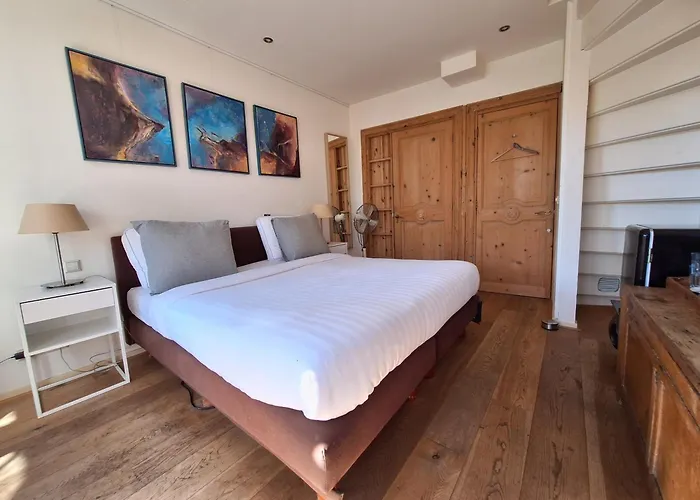 B&B