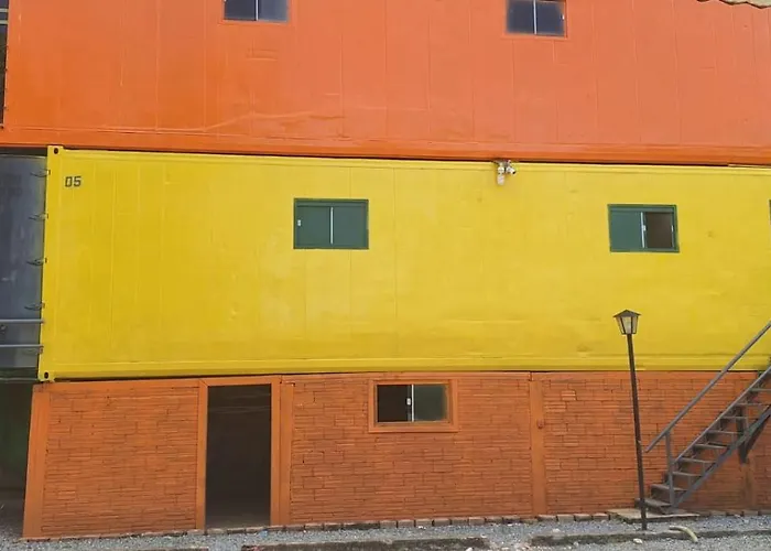  Pousada de Containers