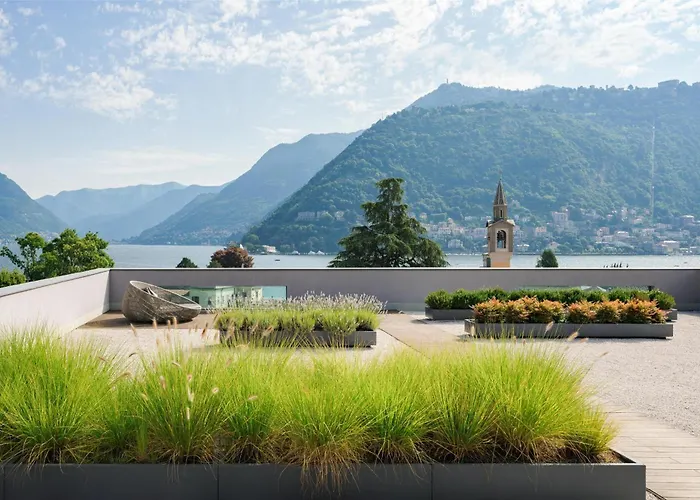Hotel with Tennis: Hilton Lake Como