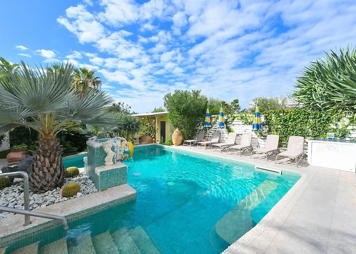  La Villa Resort E