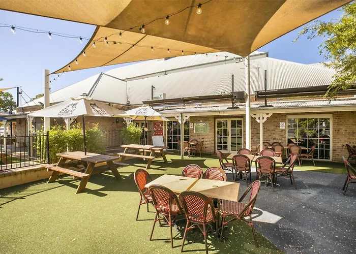 Cheap hotel: Nightcap At Macquarie Inn