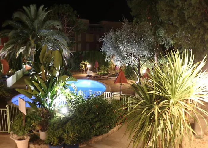  La Villa Roseraie