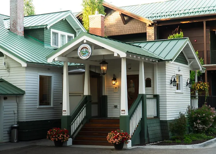 Hotel suites Huff House Inn And Cabins