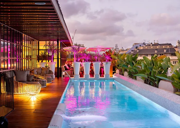 Luxury hotel only: Monument Hotel