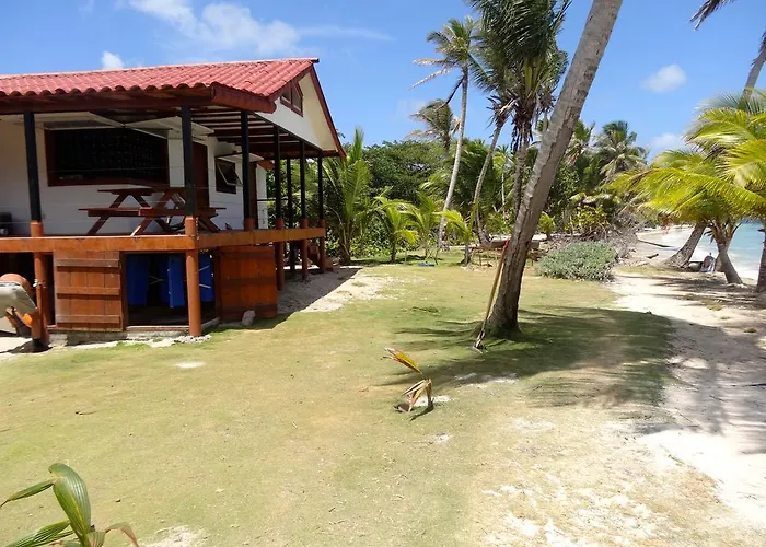 Resorts Guide Little Corn Island Beach And Bungalow