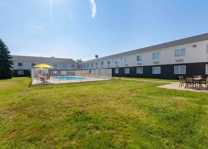 Hotel suites Days Inn By Wyndham Sandusky Cedar Point
