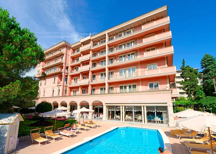 Family Friendly Hotels De La Paix