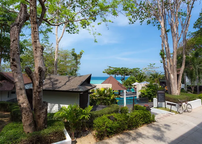 Phi Phi Holiday , Leam Tong Beach